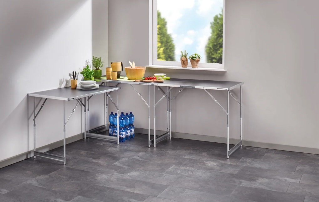 tří dílná sada skládacích stolů